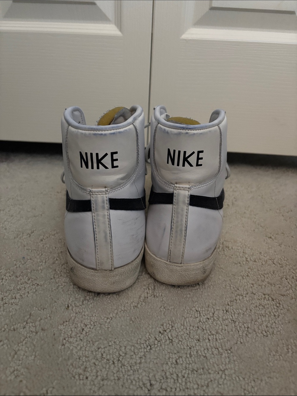 Nike Blazers - Picture 2 of 4